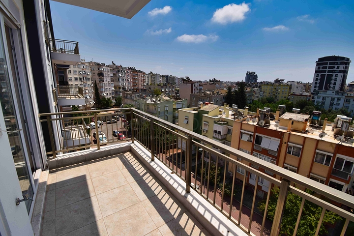 Квартиры планировки 2+1 и 6+1 в центре города Анталия 