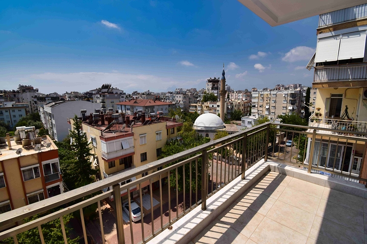 Квартиры планировки 2+1 и 6+1 в центре города Анталия 