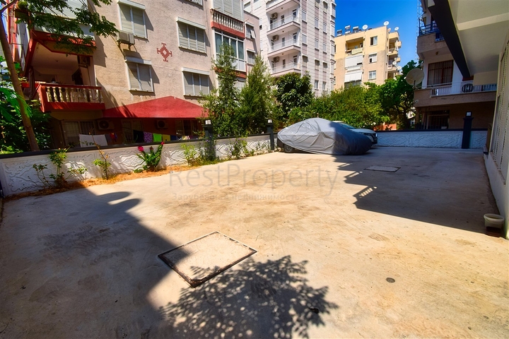 Квартира планировки 6+1 дуплекс в центре города Анталия 