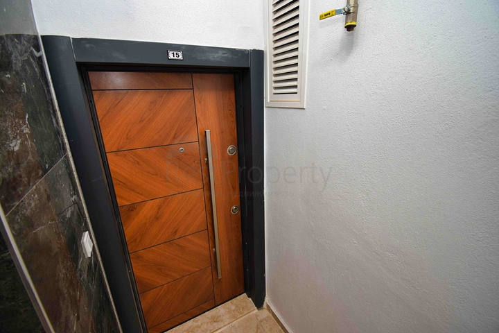 Квартира планировки 6+1 дуплекс в центре города Анталия 