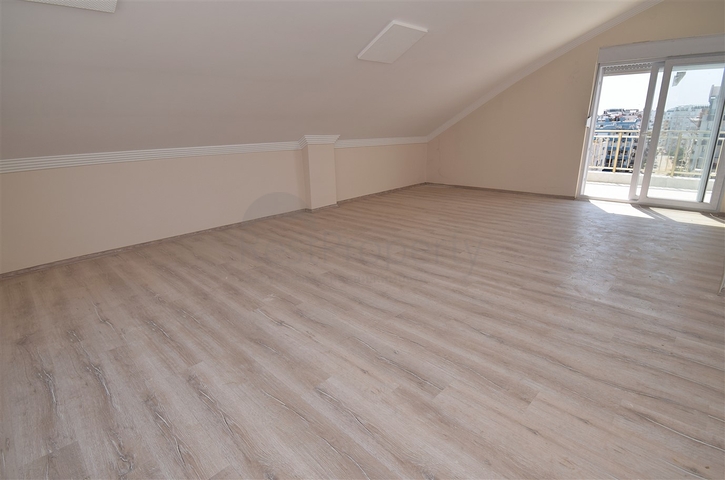 Квартира планировки 6+1 дуплекс в центре города Анталия 