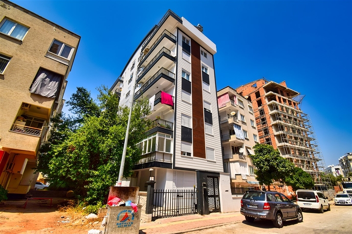 Квартира планировки 6+1 дуплекс в центре города Анталия 