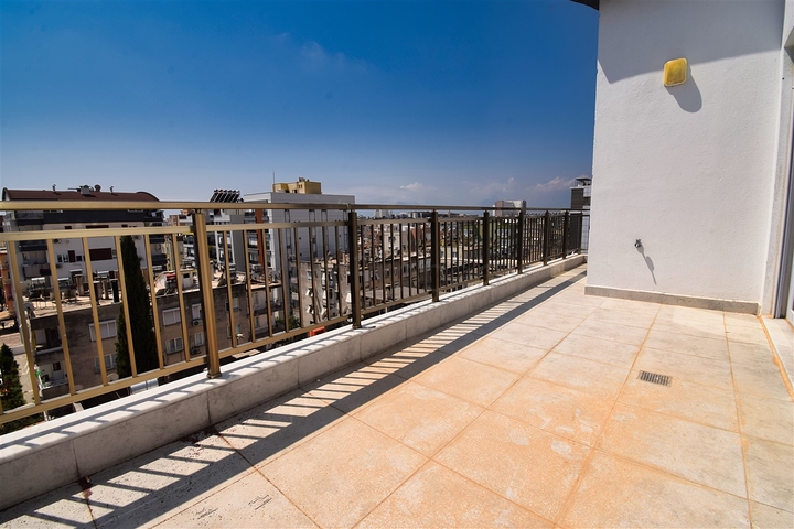 Квартира планировки 6+1 дуплекс в центре города Анталия 