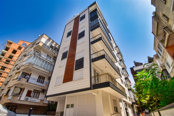 Квартира планировки 6+1 дуплекс в центре города Анталия 