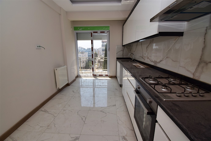 Квартира планировки 6+1 дуплекс в центре города Анталия 