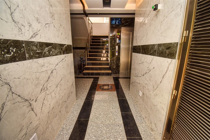 Квартира планировки 6+1 дуплекс в центре города Анталия 