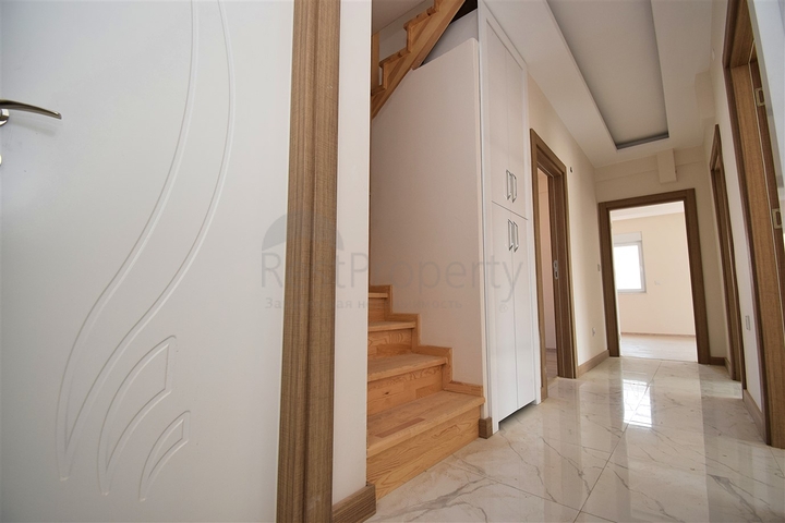 Квартира планировки 6+1 дуплекс в центре города Анталия 