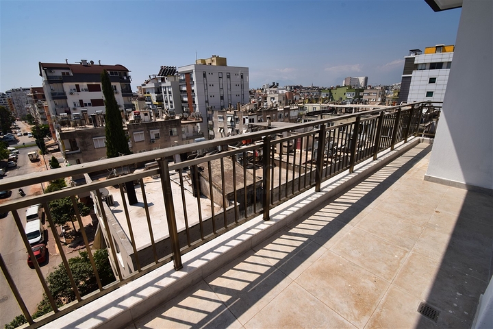 Квартира планировки 6+1 дуплекс в центре города Анталия 