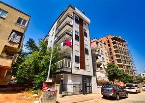 Квартира планировки 6+1 дуплекс в центре города Анталия 