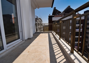 Квартира планировки 6+1 дуплекс в центре города Анталия 