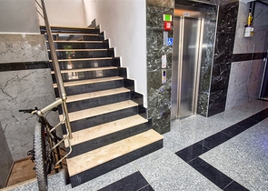 Квартира планировки 6+1 дуплекс в центре города Анталия 