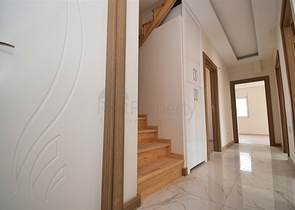 Квартира планировки 6+1 дуплекс в центре города Анталия 