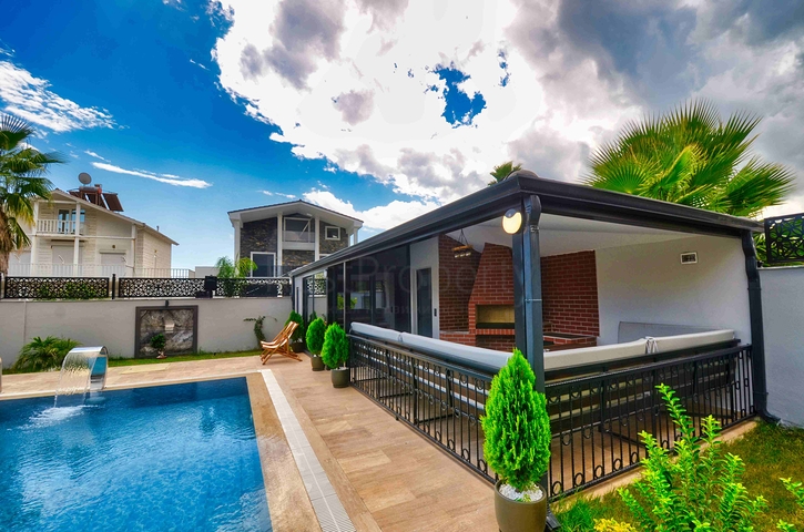 Просторная вилла планировки 4+1 в районе Кемер - Анталия 