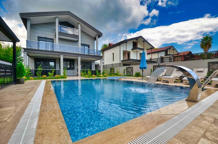 Просторная вилла планировки 4+1 в районе Кемер - Анталия 