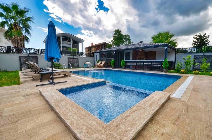 Просторная вилла планировки 4+1 в районе Кемер - Анталия 