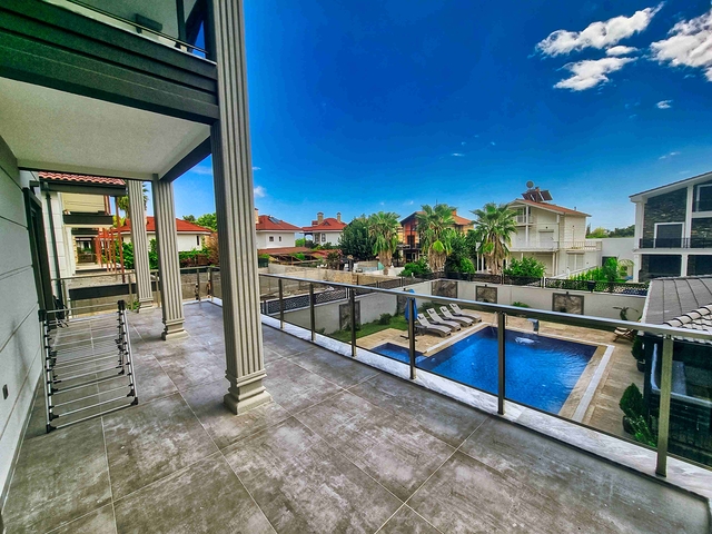 Просторная вилла планировки 4+1 в районе Кемер - Анталия 