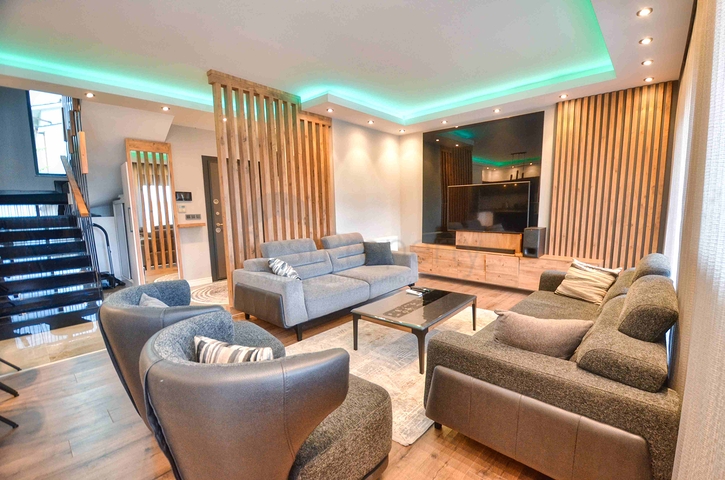 Просторная вилла планировки 4+1 в районе Кемер - Анталия 