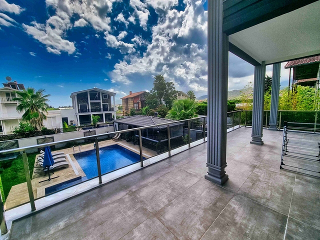 Просторная вилла планировки 4+1 в районе Кемер - Анталия 