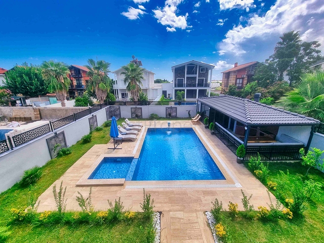 Просторная вилла планировки 4+1 в районе Кемер - Анталия 