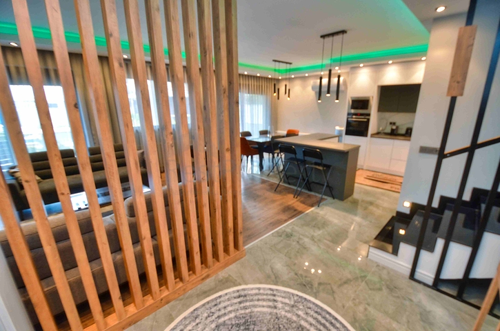 Просторная вилла планировки 4+1 в районе Кемер - Анталия 