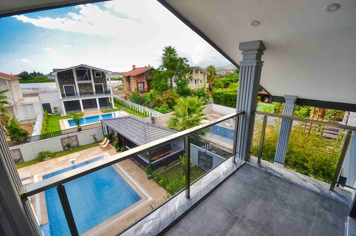 Просторная вилла планировки 4+1 в районе Кемер - Анталия 