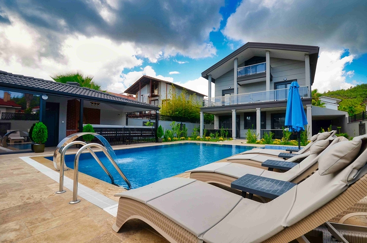 Просторная вилла планировки 4+1 в районе Кемер - Анталия 