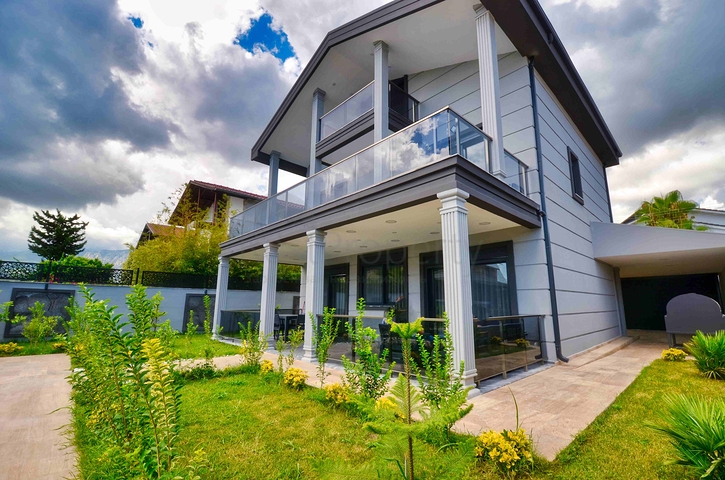 Просторная вилла планировки 4+1 в районе Кемер - Анталия 