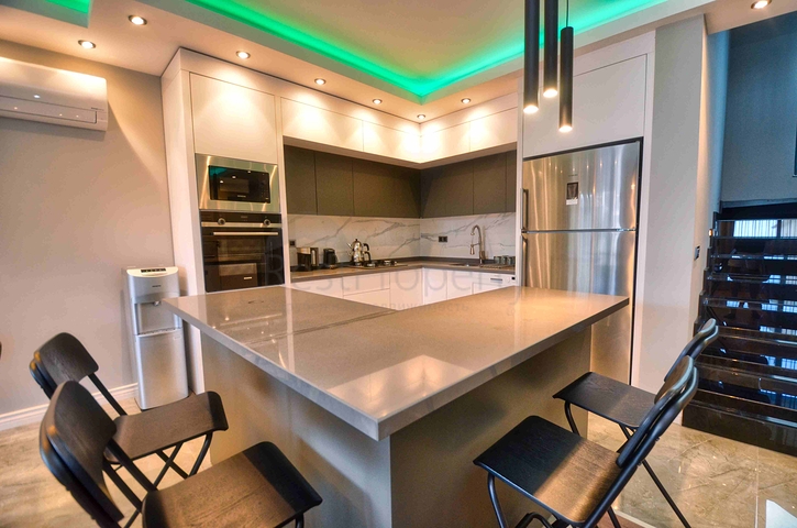 Просторная вилла планировки 4+1 в районе Кемер - Анталия 