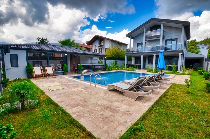 Просторная вилла планировки 4+1 в районе Кемер - Анталия 