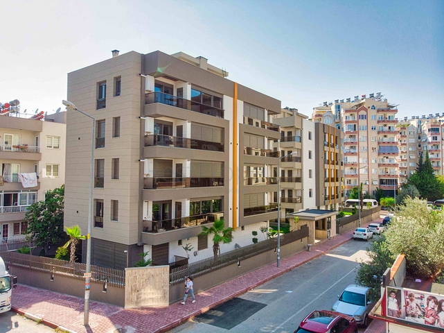 Квартира планировки 2+1 в центре города Анталия 