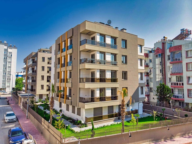 Квартира планировки 2+1 в центре города Анталия 