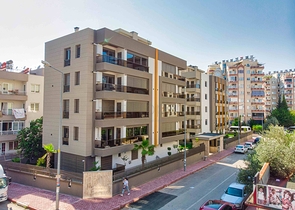 Квартира планировки 2+1 в центре города Анталия 