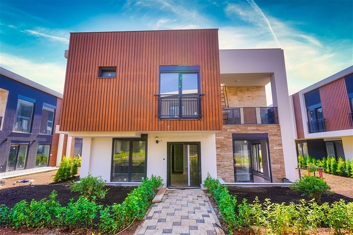 Вилла планировки 4+1 в районе Лара - Анталия 