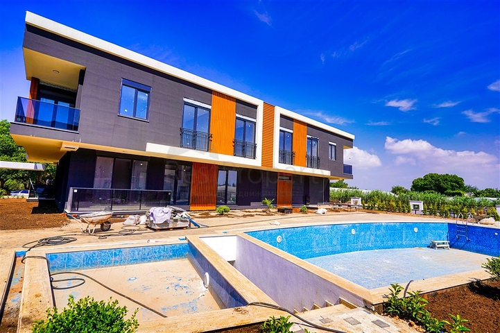 Вилла планировки 4+1 в районе Лара - Анталия 