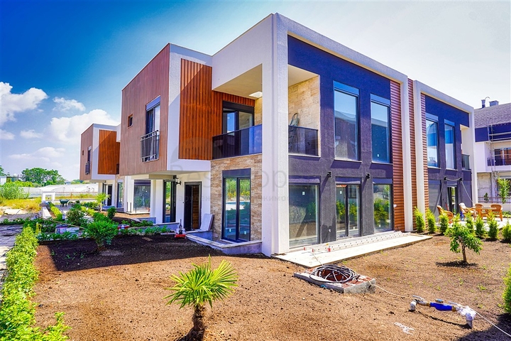 Вилла планировки 4+1 в районе Лара - Анталия 