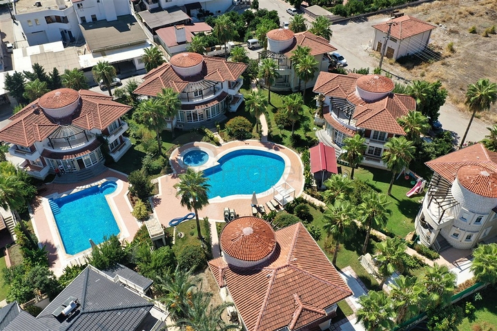 Виллы планировки 5+1 в живописном районе Кемера