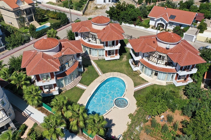 Виллы планировки 5+1 в живописном районе Кемера