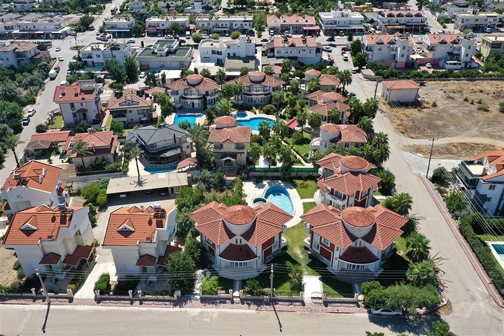 Виллы планировки 5+1 в живописном районе Кемера