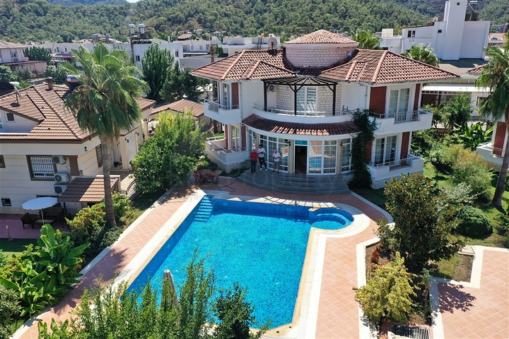 Виллы планировки 5+1 в живописном районе Кемера