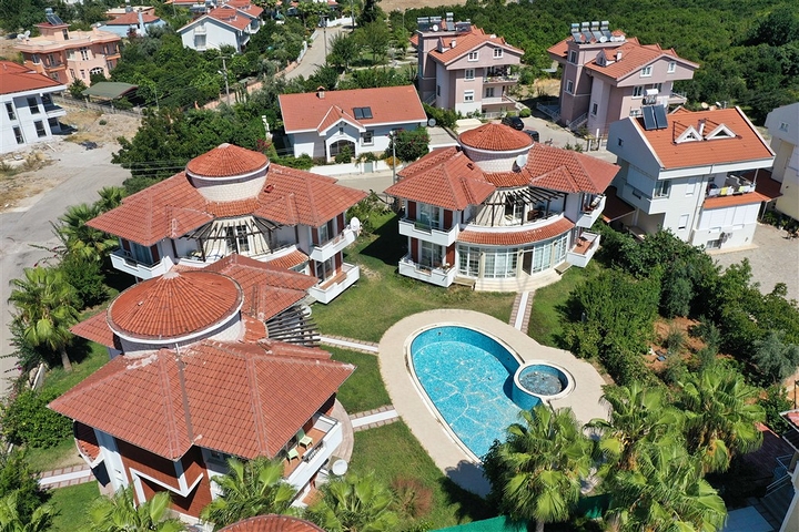 Виллы планировки 5+1 в живописном районе Кемера