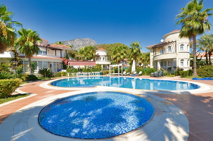 Виллы планировки 5+1 в живописном районе Кемера