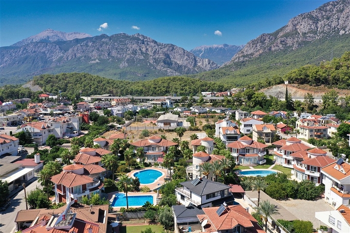 Виллы планировки 5+1 в живописном районе Кемера