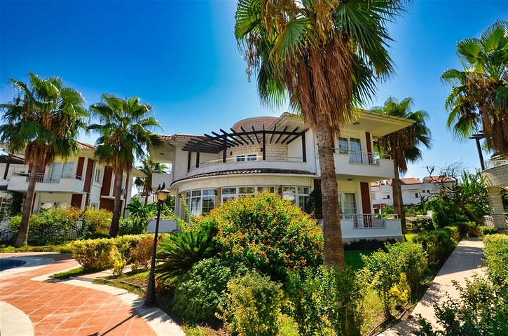 Виллы планировки 5+1 в живописном районе Кемера