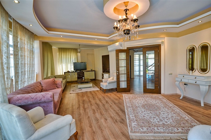 Виллы планировки 5+1 в живописном районе Кемера