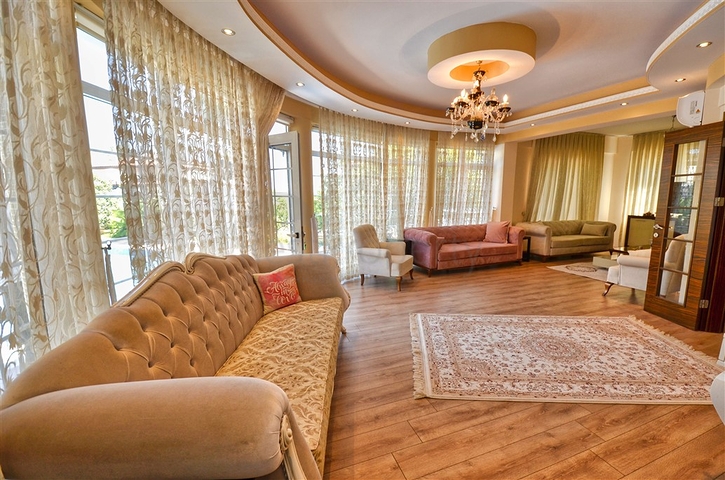 Виллы планировки 5+1 в живописном районе Кемера