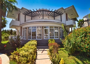 Виллы планировки 5+1 в живописном районе Кемера