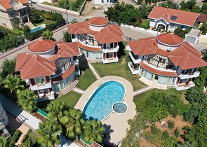 Виллы планировки 5+1 в живописном районе Кемера