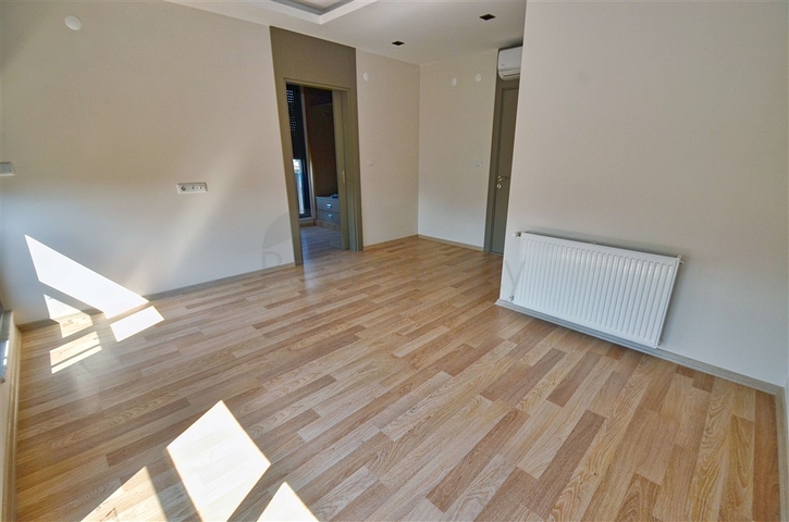 Квартира планировки 5+1 дуплекс в центре города Анталия 