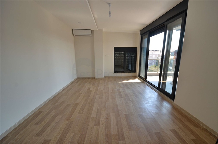 Квартира планировки 5+1 дуплекс в центре города Анталия 