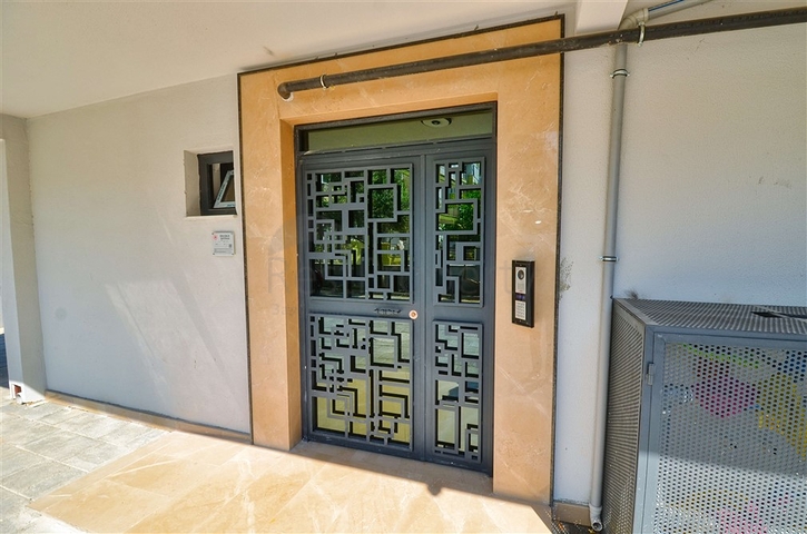 Квартира планировки 5+1 дуплекс в центре города Анталия 